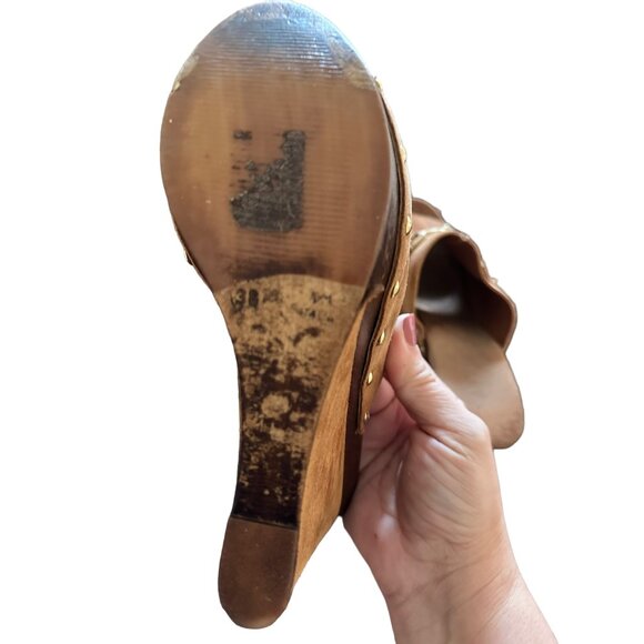 🍒 2/$20 🍒 Cognac Open Toe Wedges with Gold Buckles 4” Rise sz 38 - Picture 6 of 9